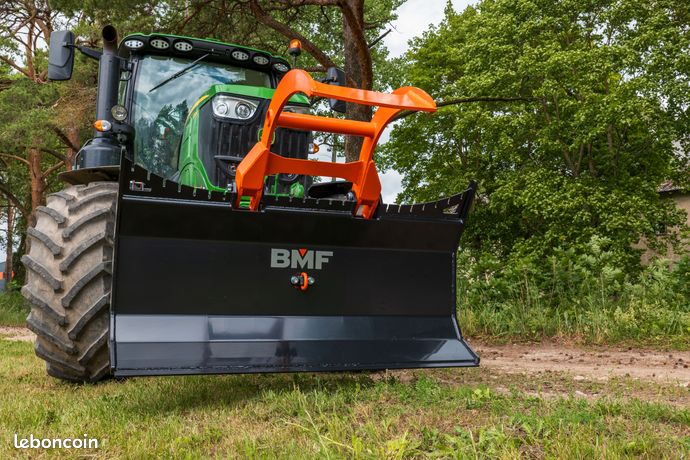 Chargeur Quicke Occasion : Trouvez Votre Allié Agricole Idéal ! () Chargeur Quicke Occasion : Trouvez Votre Allié Agricole Idéal !