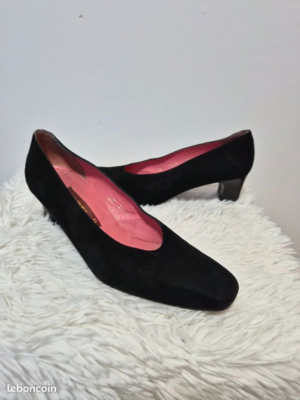 Escarpins Carel En Daim Noir - Pointure 39/39,5 - Talons Hauts - Bon état Occasion