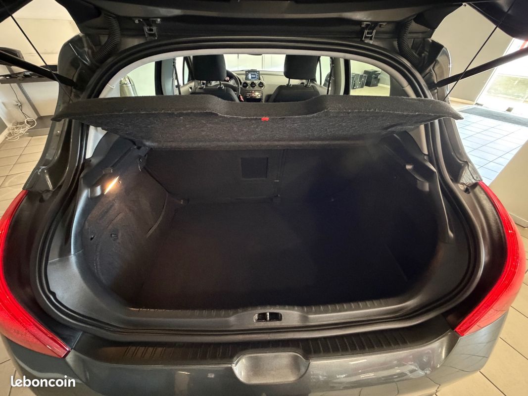 PEUGEOT 308 1.6 e-HDi 115ch FAP Sportium (image 19)