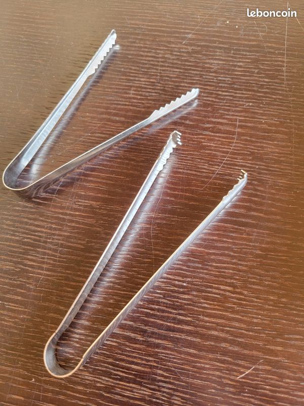 Pince à glaçon (image 1)