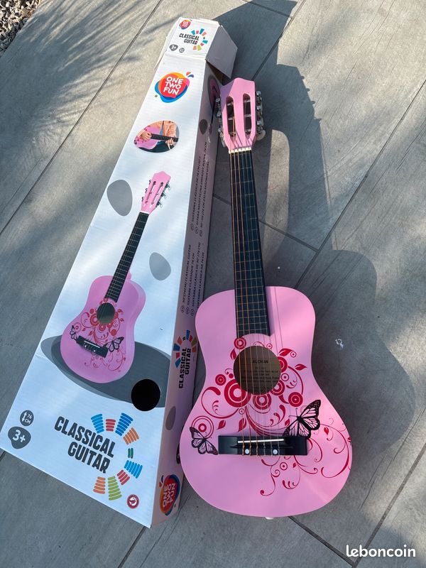 Vilac Guitare rose avec fleurs Jouets musicaux Vilac Guitare rose avec fleurs Jouets musicaux