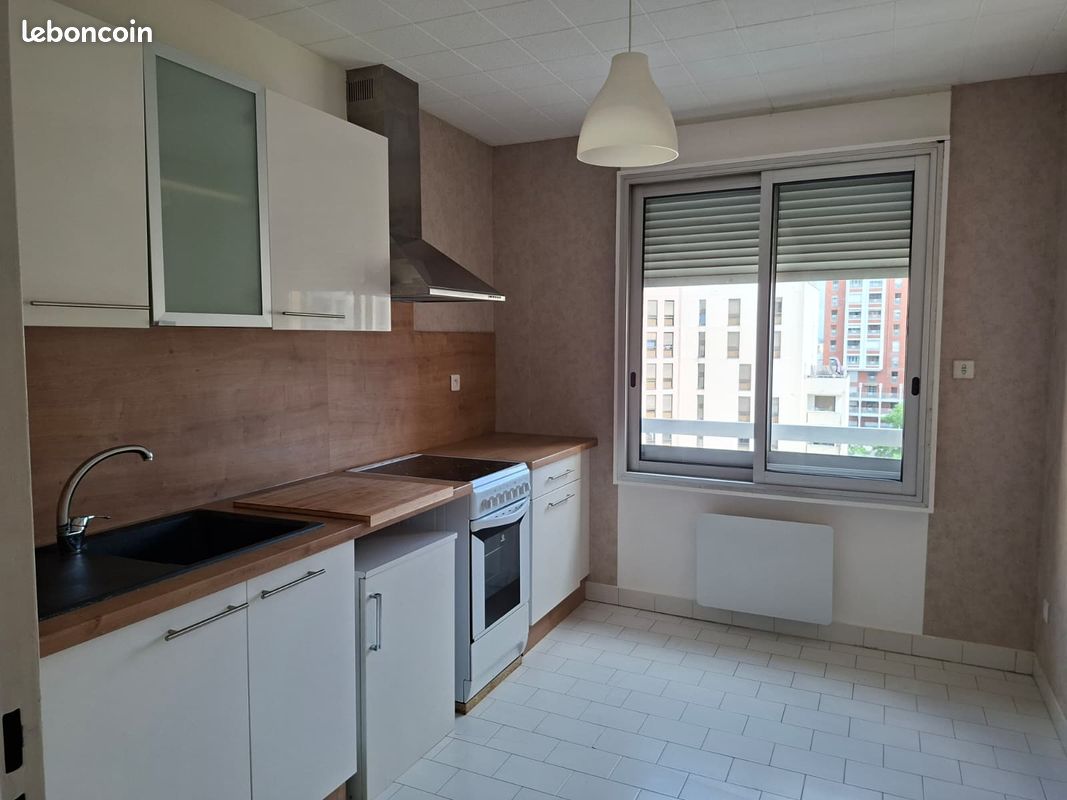 Appartement 2 pièces 52 m² · à Saint-Étienne · 52 m² · 520 €