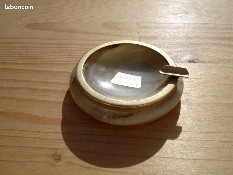 Joli cendrier vintage en onyx et laiton doré années 70 (image 1)