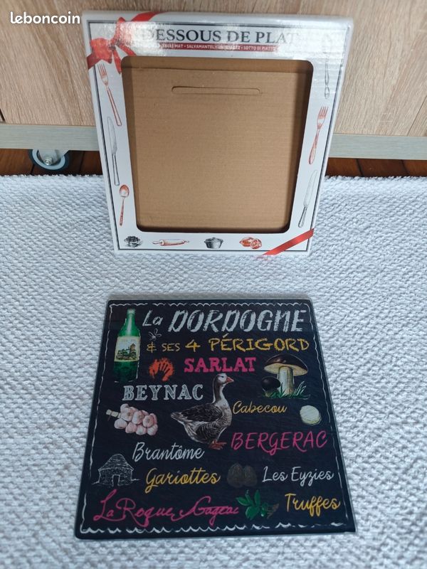 Joli Dessous de Plat Neuf "La Dordogne & ses 4 Périgord" (20x20 cm) (image 3)