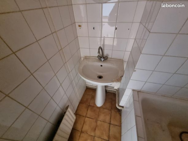 https://img.leboncoin.fr/api/v1/lbcpb1/images/08/c7/56/08c756121a57c9f89f142186fcb85b96d34a0bbb.jpg?rule=ad-image