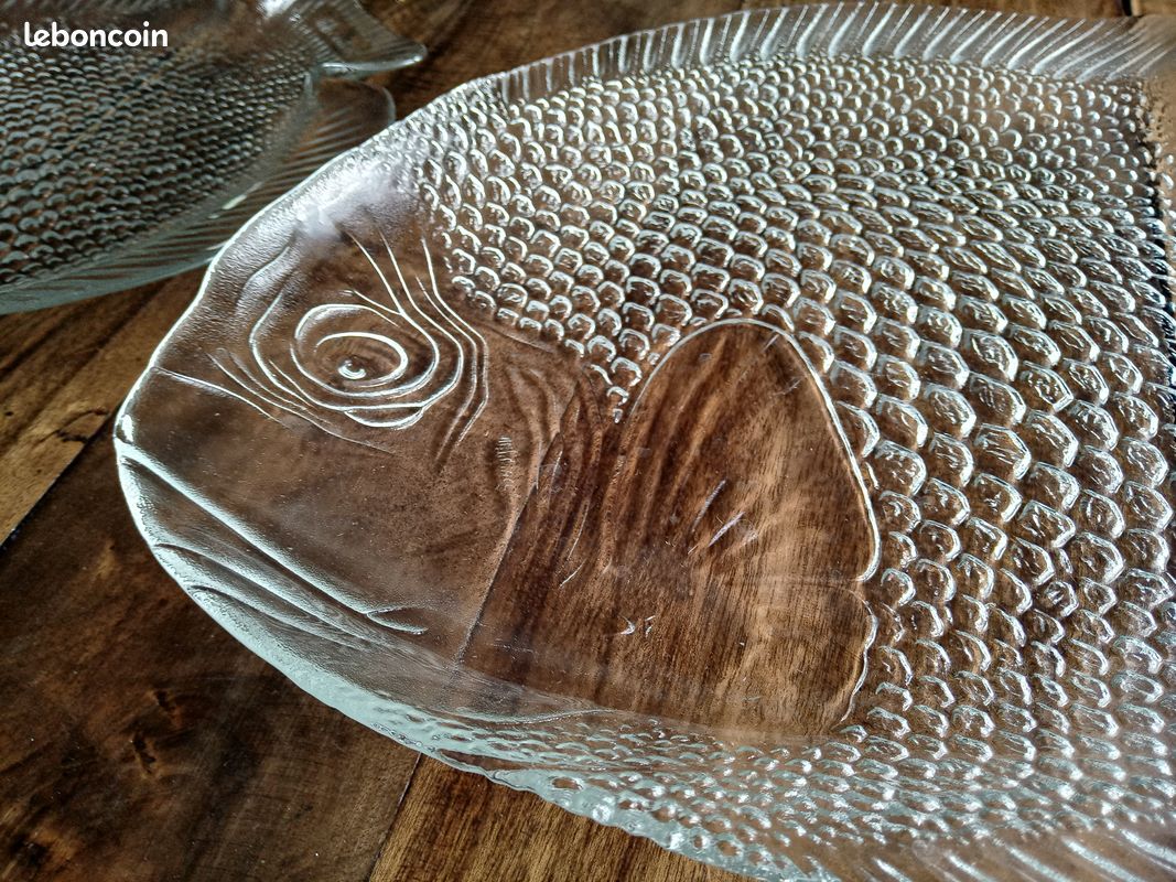 Plat et 10 assiettes Codec arcoroc poisson vintage verre pressé - Arts de la table
