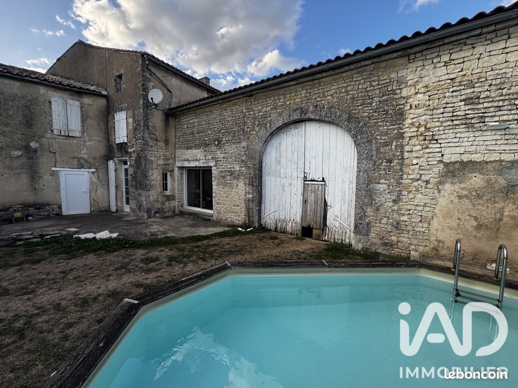Maison 8 pièces 255 m² · à Tourriers · 255 m² · 199 900 €