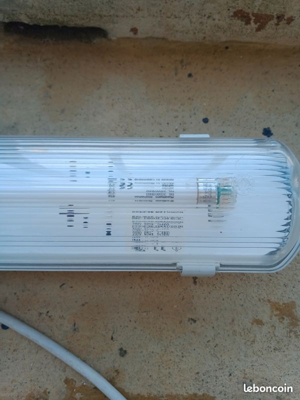 Tube fluo pour atelier, cave, garage, complet avec support (image 4)