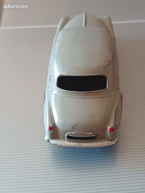 DT244 Voiture 1/43 réédition DINKY TOYS DeAgostini : SIMCA Versailles 24 Z