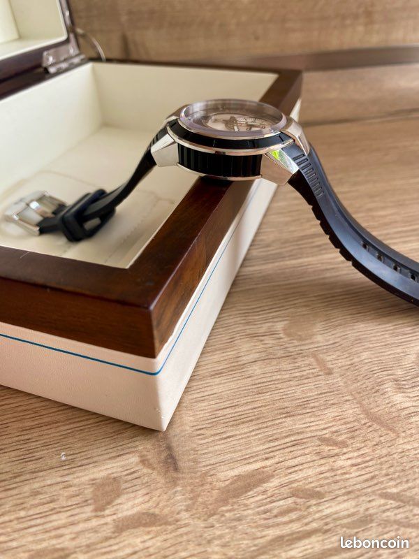 Montre TechnoMarine UF 6 Dual Time (image 5)