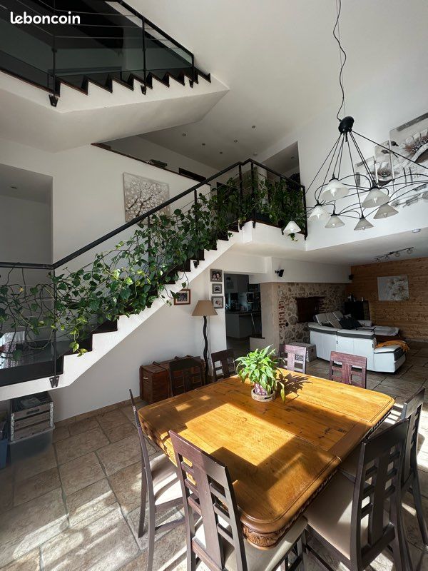 Maison 8 pièces 240 m² · à Saint-Étienne-de-Crossey · 240 m² · 599 000 €