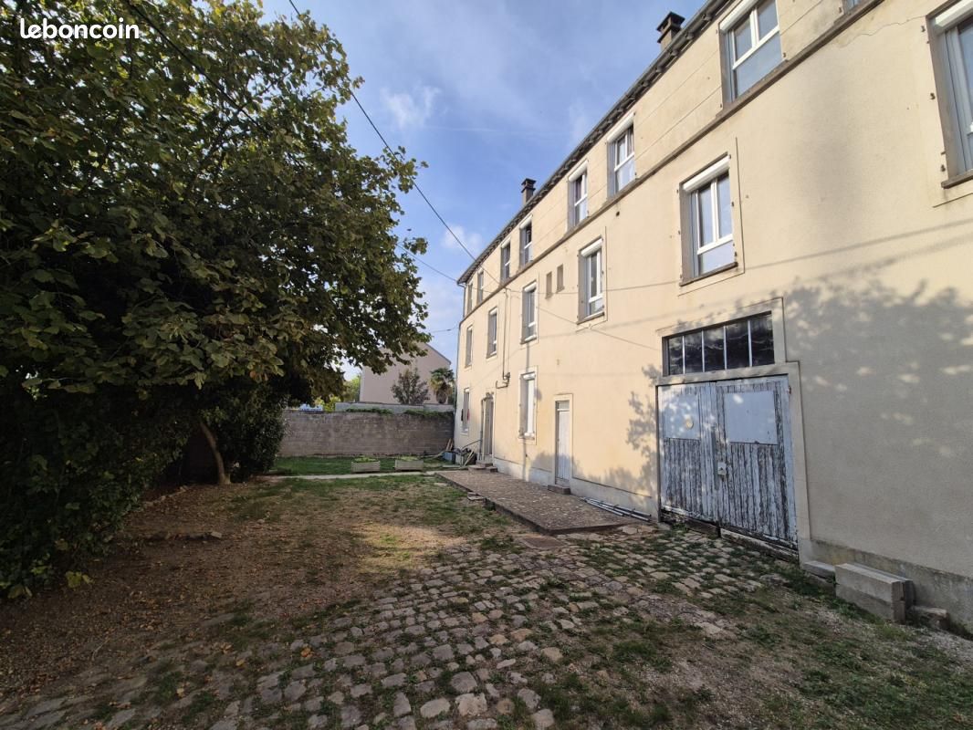 Immeuble 2 pièces 334 m² · à Melun · 334 m² · 890 000 €