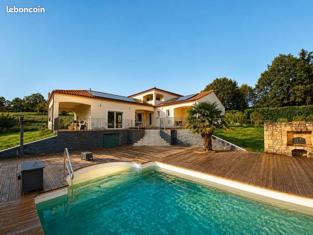 Maison 8 pièces 206 m² · à Simeyrols · 206 m² · 476 000 €