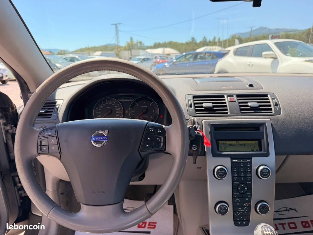 Volvo C70 D5 180ch Momentum (image 15)