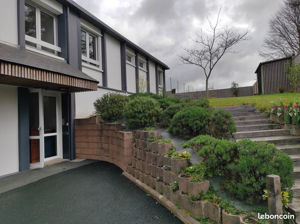Bâtiment - 10 pièces - 200 m2
