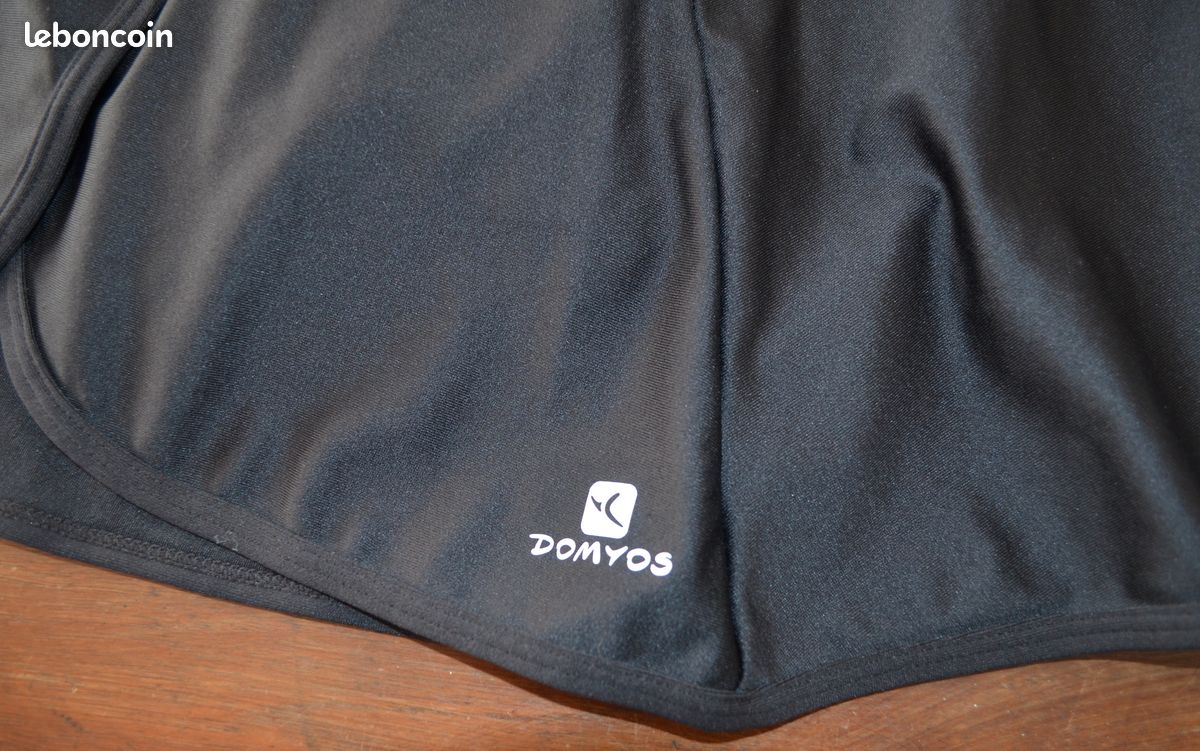 Jupe-short DOMYOS noire et rose (image 3)