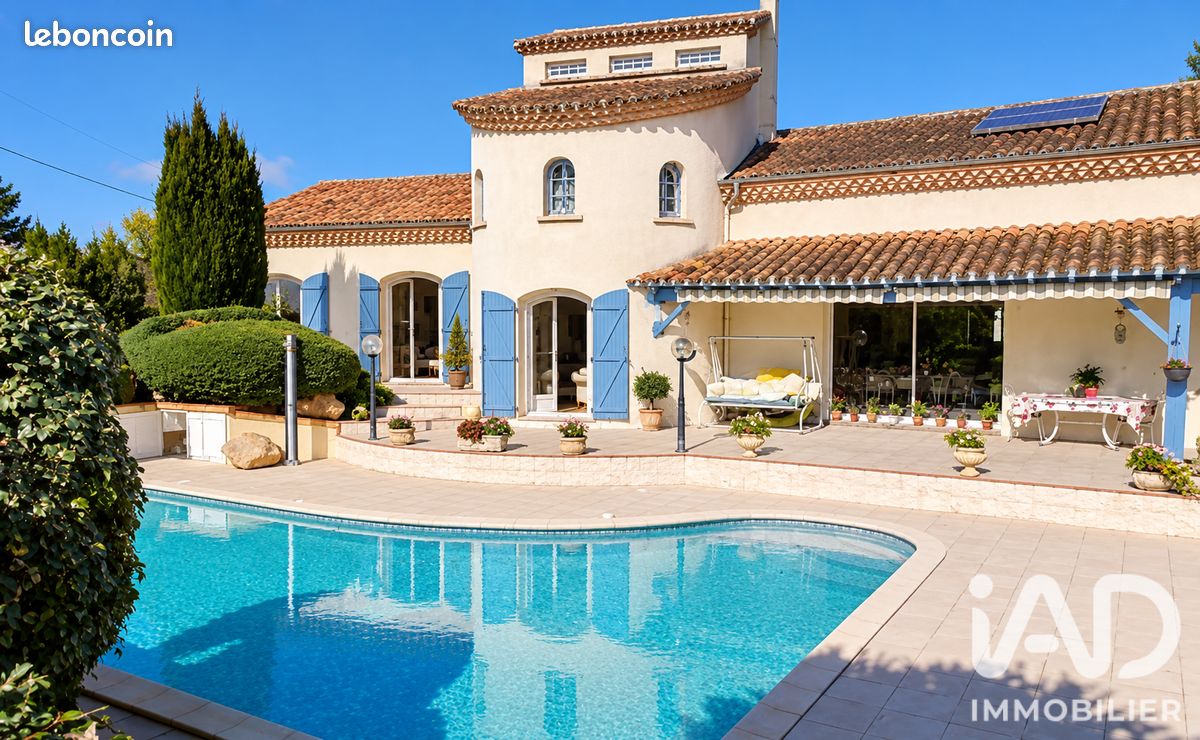 Maison 7 pièces 220 m² · à Castres · 220 m² · 589 000 €