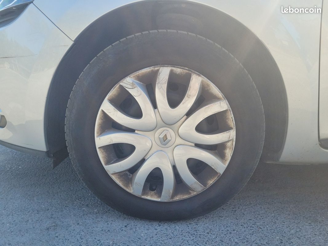 RENAULT CLIO IV 1.5 dCi 90 Energy 82g Zen - Climatisation - GPS - Régulateur - Limiteur de vitesse (image 23)