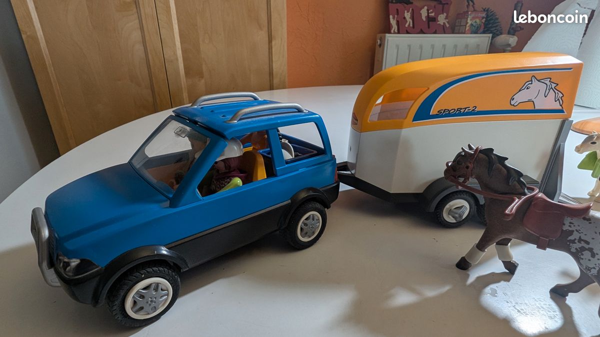 PLAYMOBIL – Voiture + remorque à chevaux SPORT-2 + chevaux et personnages (image 2)
