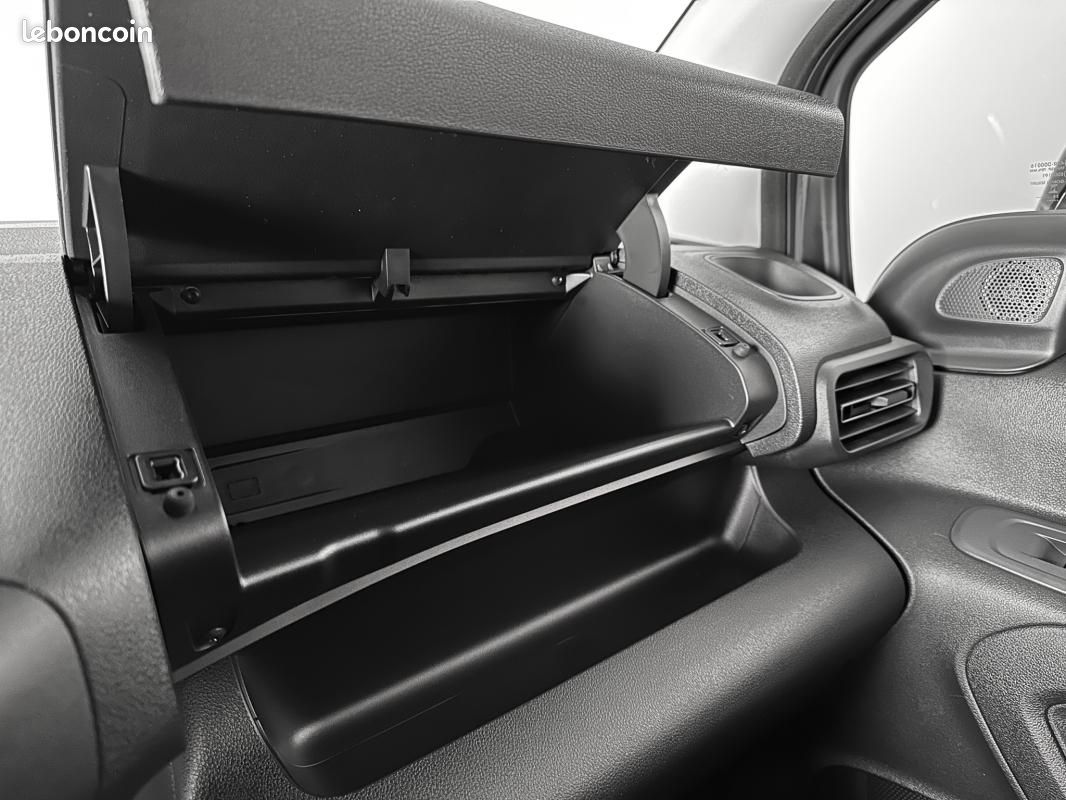 Citroën Berlingo VAN 3PL BLUEHDI 130CH -32% NEUF EAT8 S&S CARPLAY REGUL DAB FULL LED CABINE EXTENSO (image 30)