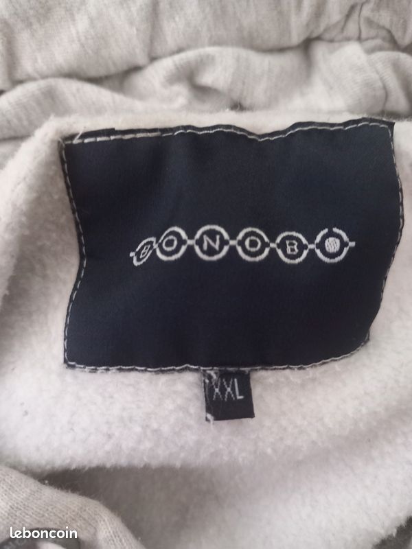 Pull à capuche avec 2 poches ouverte (image 4)