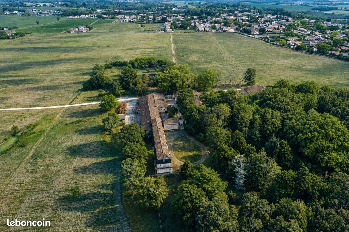 Maison 30 pièces 2720 m² · à Cubzac-les-Ponts · 2 720 m² · 1 650 000 €