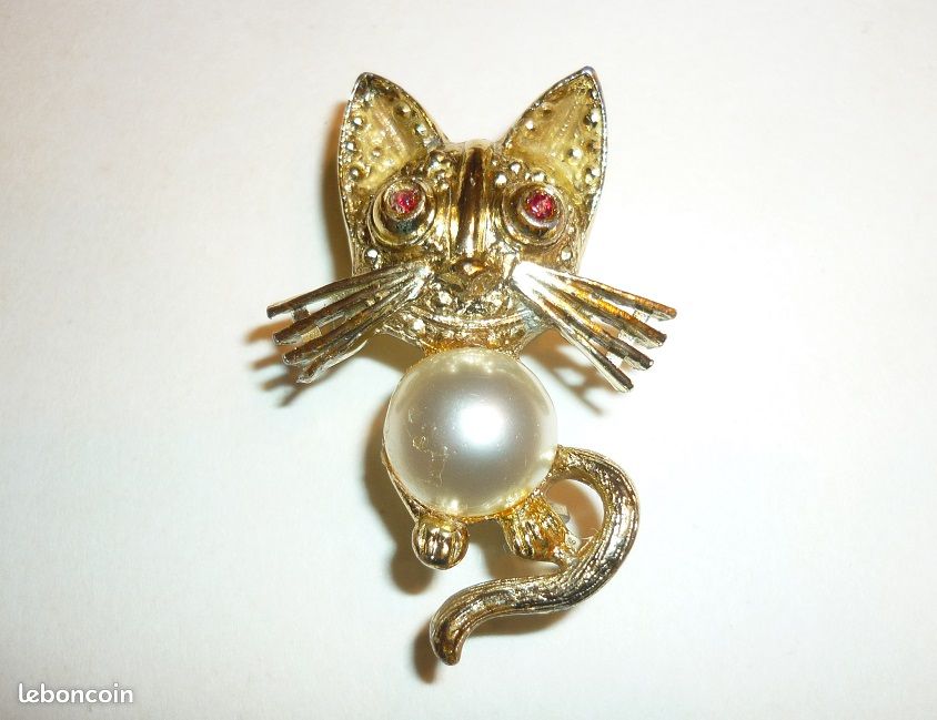 BIJOU VINTAGE BROCHE CHAT CAT signé " A.J.C " MÉTAL DORÉ MAT BRILLANT / A4