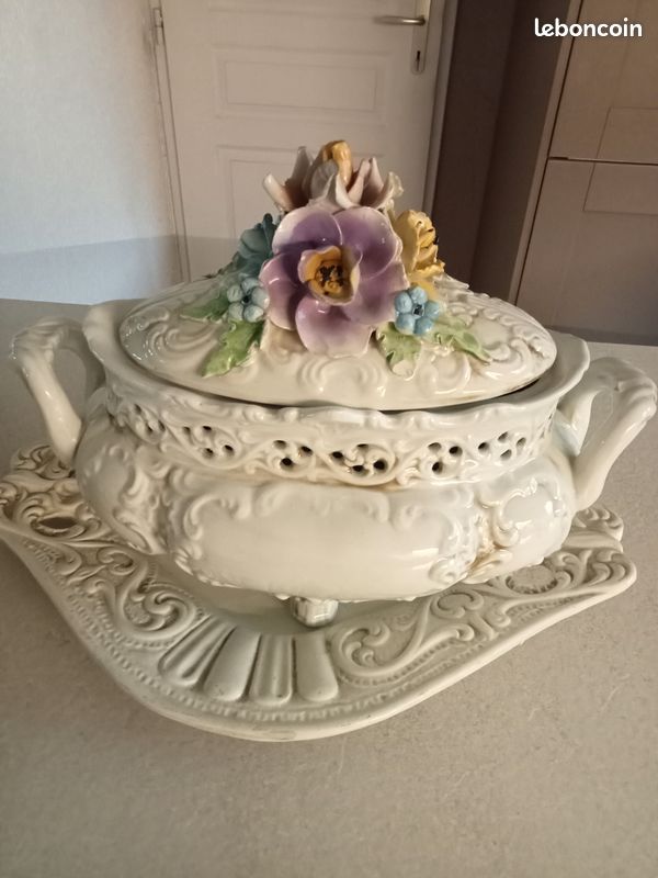 Soupière Italienne Vintage BASSANO, Faïence, Motif Fleurs, Style Capodimonte