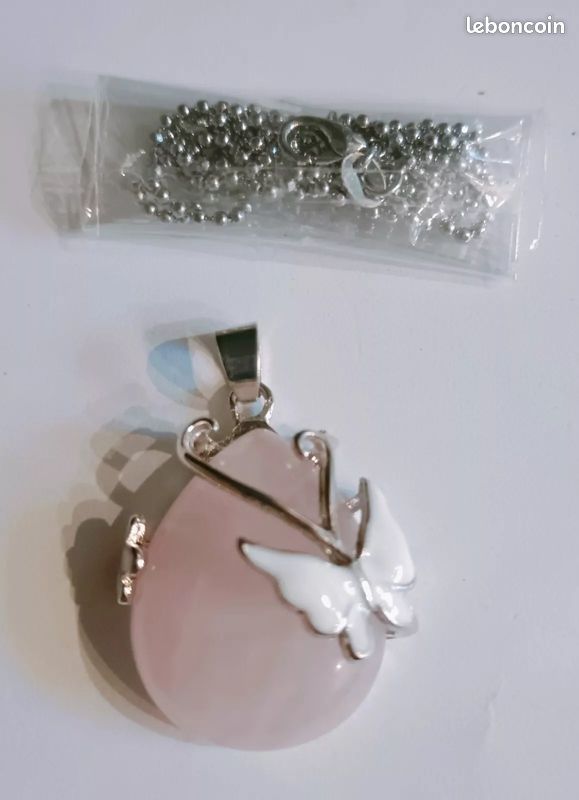Pendentif papillon et Quartz Rose Avec chaîne argentée Neuf (image 1)