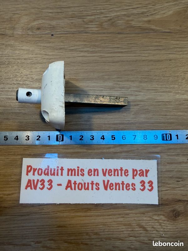 Sortie de caisson volet roulant carré 8 mm vers rond 12 mm 60 mm (image 1)