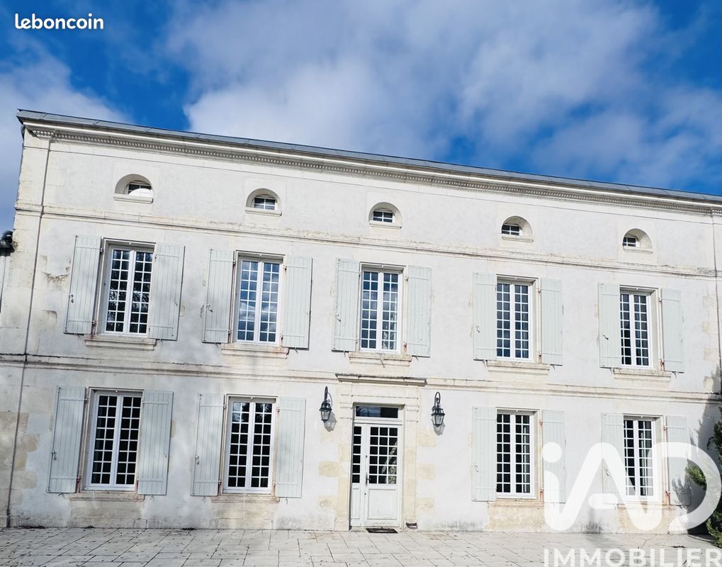 Maison 7 pièces 252 m² · à Crazannes · 252 m² · 377 500 €