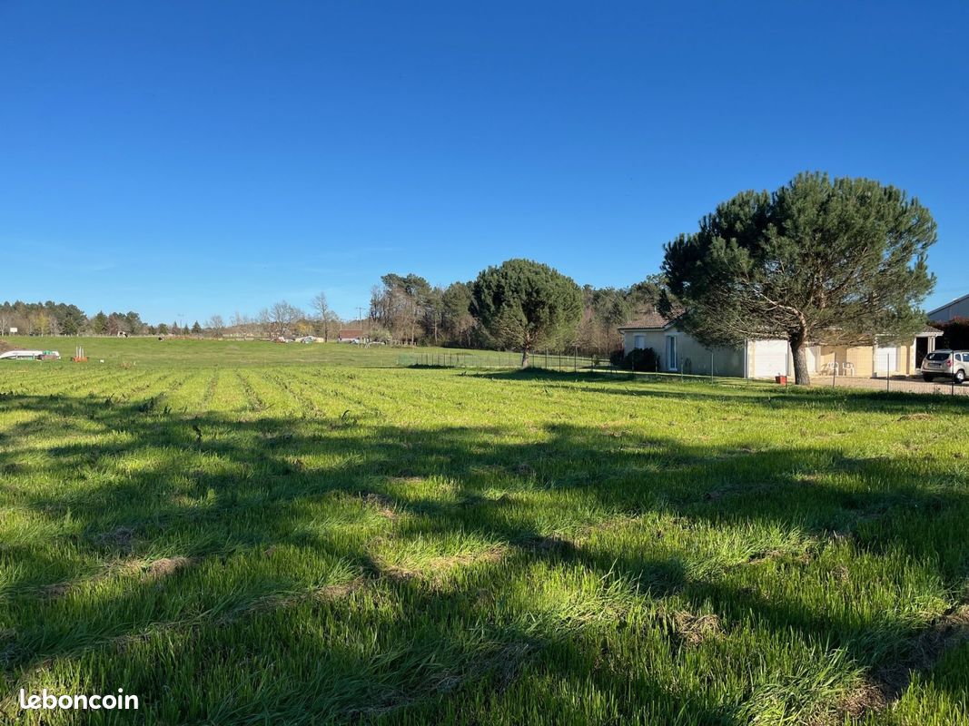 Terrain 1502 m² · à Ginestet · 1 502 m² · 45 000 €