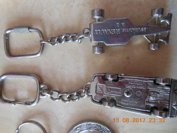 Lot de 3 porte-clefs vintage Peugeot et Renault en métal argenté