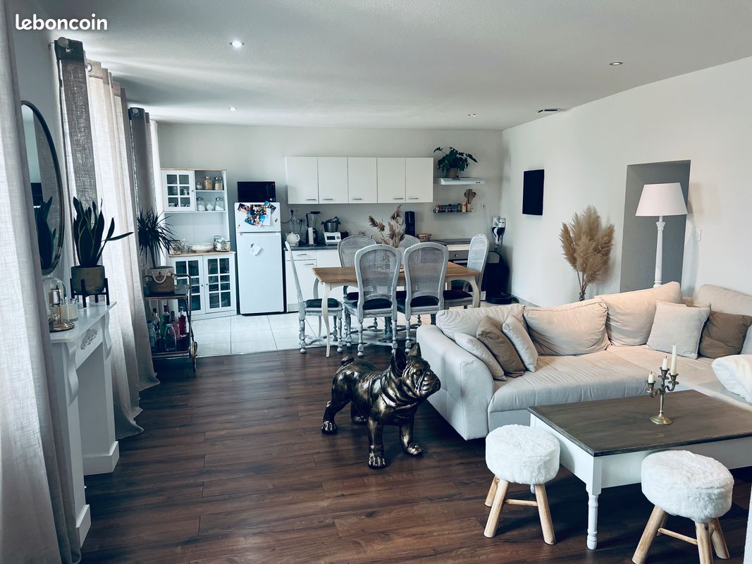 Appartement 3 pièces 130 m² · à Renaison · 130 m² · 690 €