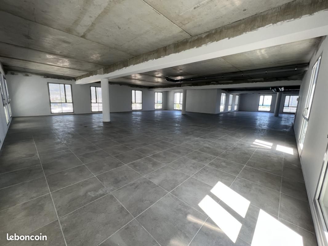 Bureaux 142 m² (image 2)