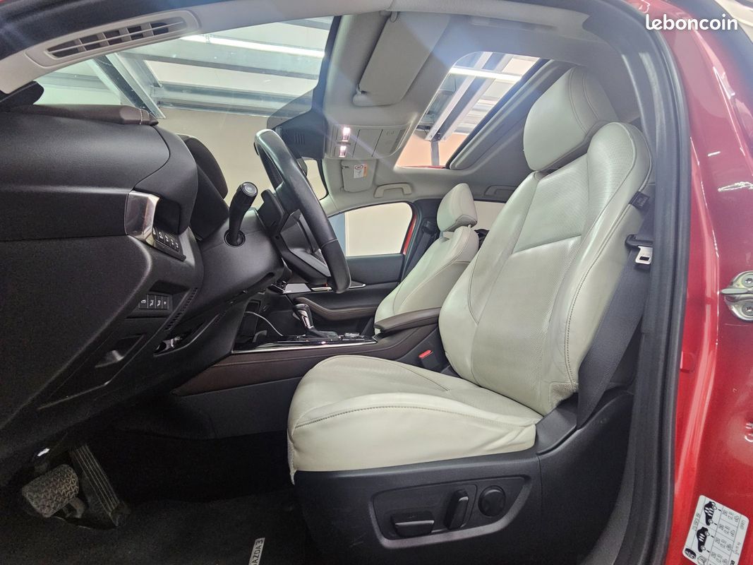MAZDA CX-30 Exclusive 4x2 toit ouvrant / appel carPlay et Android auto / feux et essuis glace automatique / regulateur adaptatif / affichage tete auto / sièges et volant électrique chauffant (image 11)