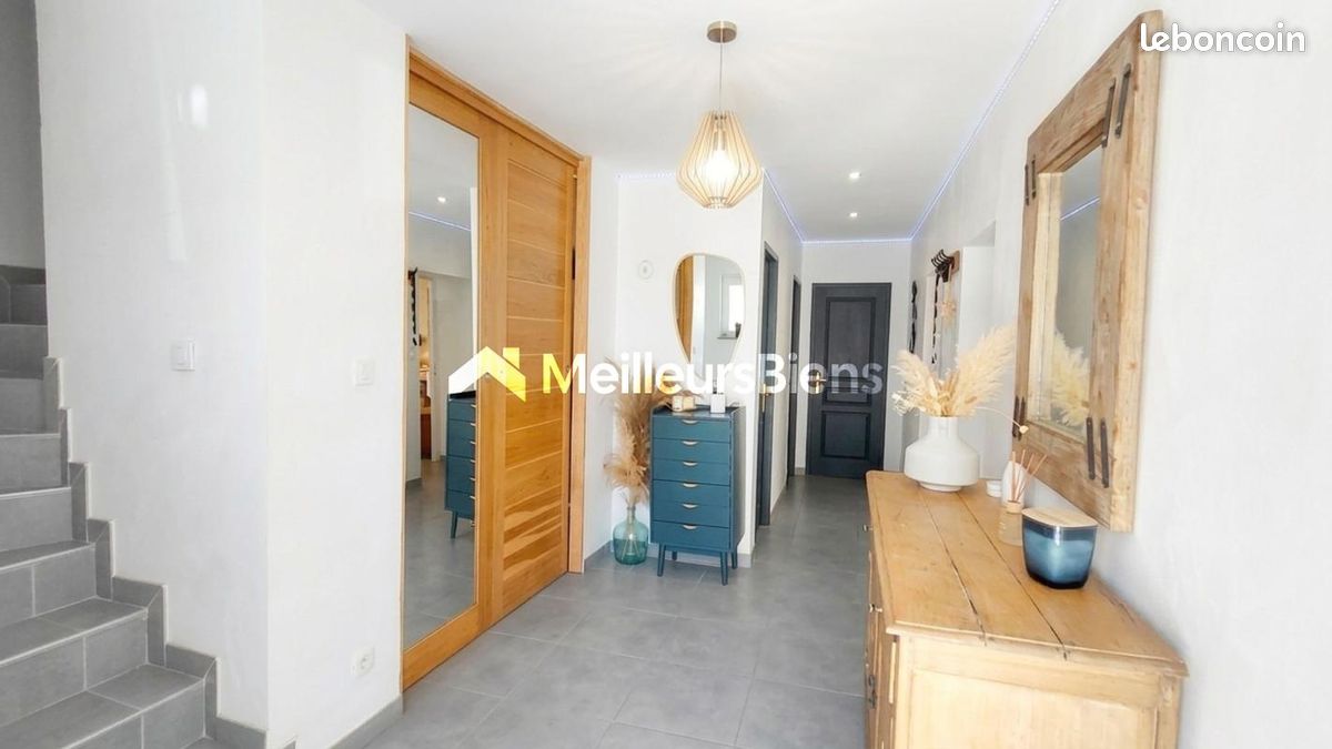 Maison 8 pièces 209 m² · à Échenoz-la-Méline · 209 m² · 262 000 €
