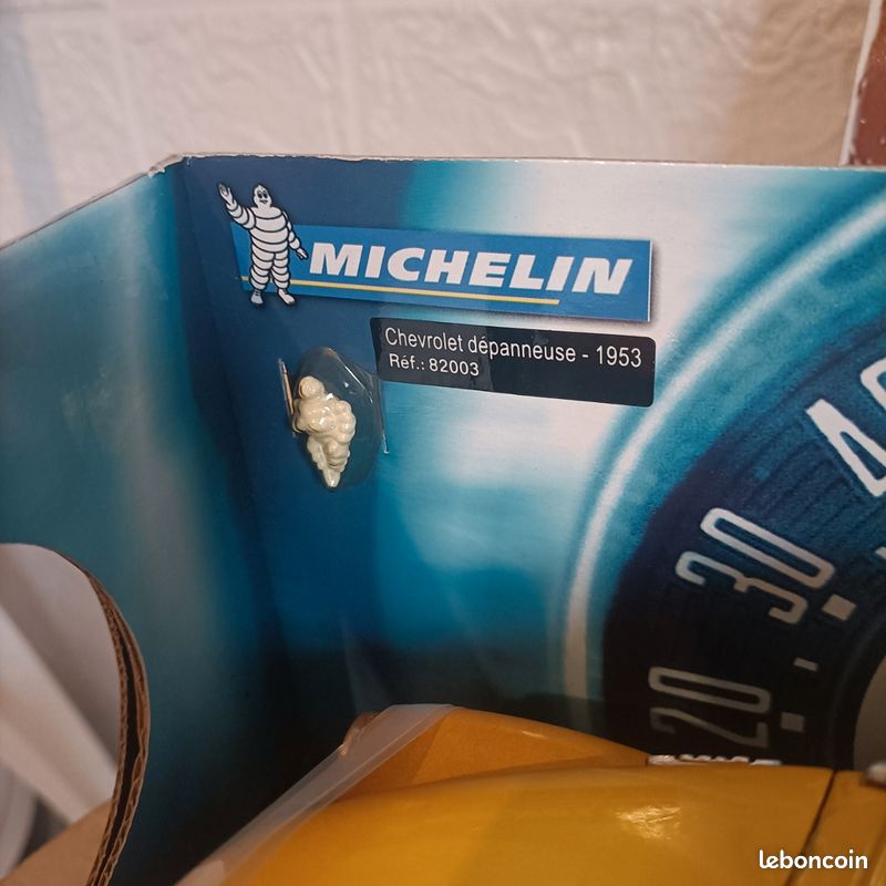 LE440 SOLIDO 82003 Voiture 1/18 1:18 Chevrolet dépanneuse Michelin 1953 jaune