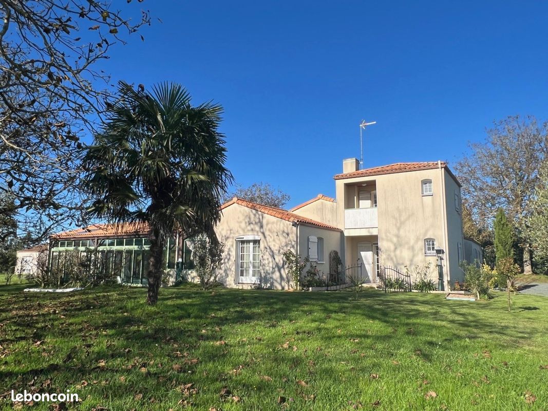 Maison 7 pièces 144 m² · à Saint-Jean-d'Hermine · 144 m² · 327 000 €