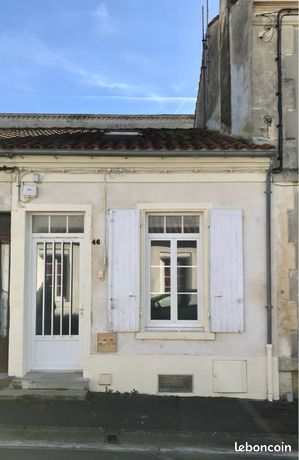 Maison vendu entièrement meublée et équipée d’environ 68m2 au sol avec jardin d’environ 40m2 en centre ville de Cognac