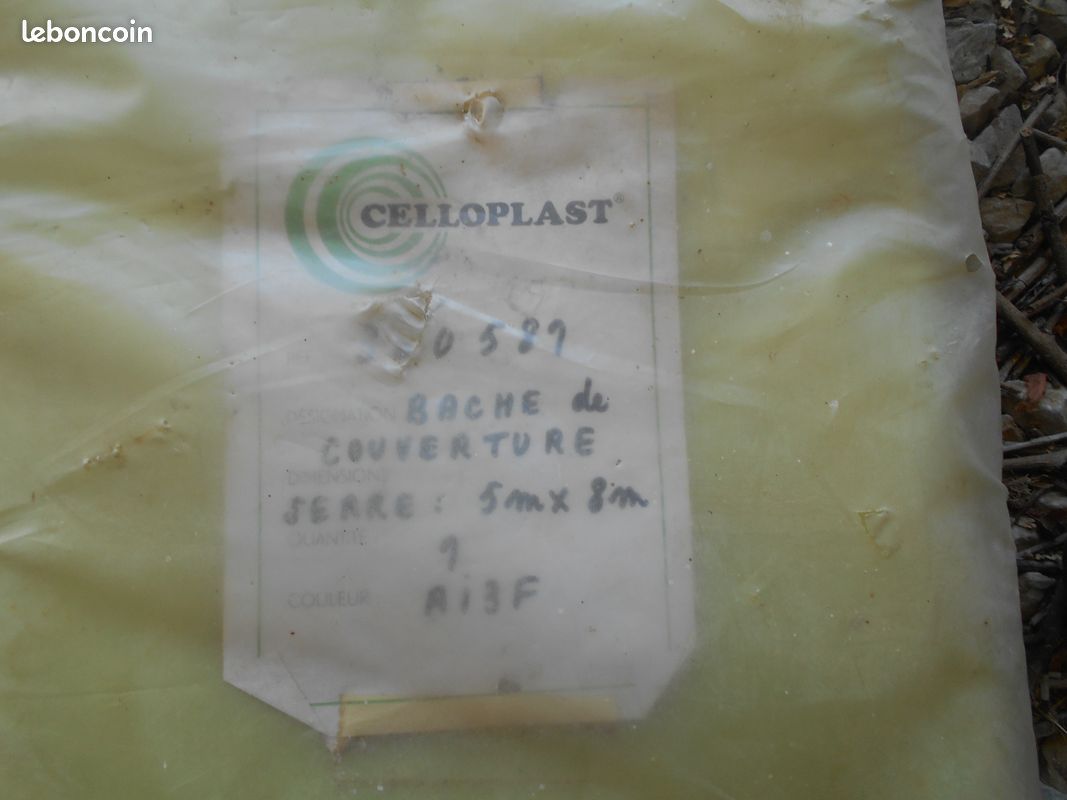 Bâche de serre dans son emballage 5m sur 8.couleur vert celloplast 80euros en espèces (image 1)