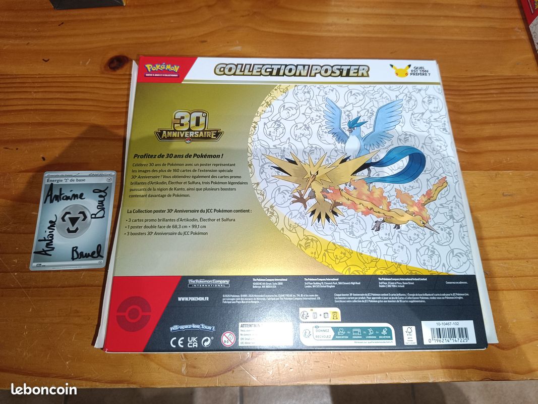 Coffret Pokémon Poster 30 ans OUVERT (image 2)