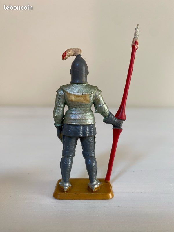 STARLUX moyen age (ref 6012) chevalier en armure avec épée boite