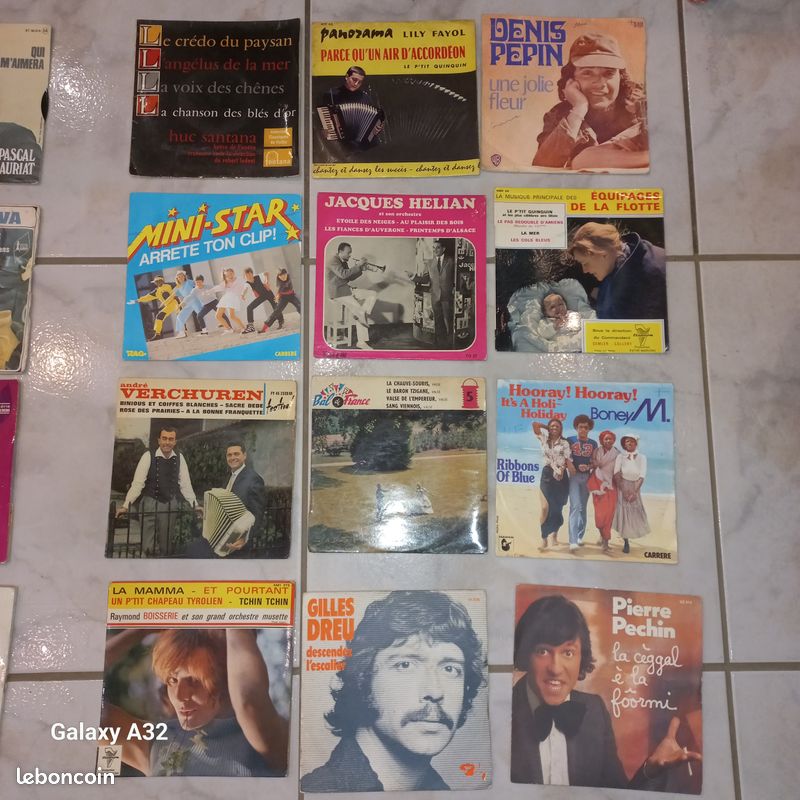Lot de 63 disques vinyles 45 tours (image 1)
