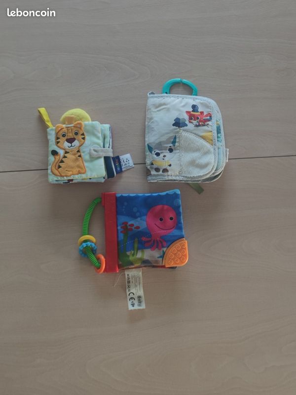 Lot de 3 livres bébé en tissu – Livres d’éveil – Très bon état (image 1)