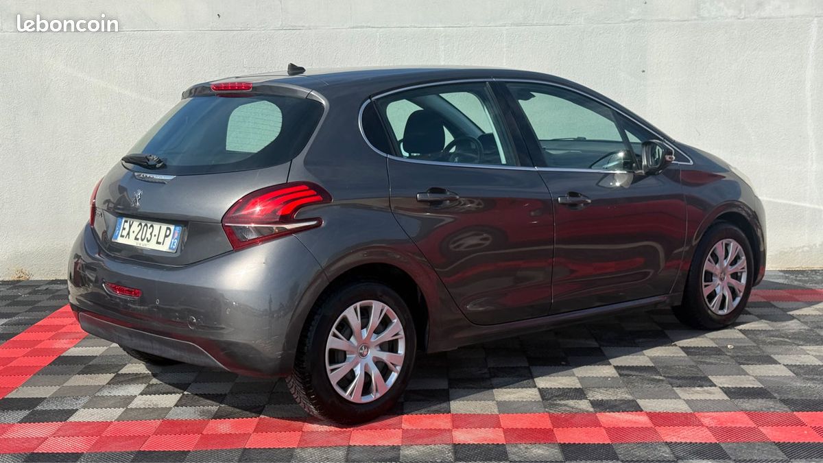 Peugeot 208 1.2 pure tech 82 allure 2018 (image 6)