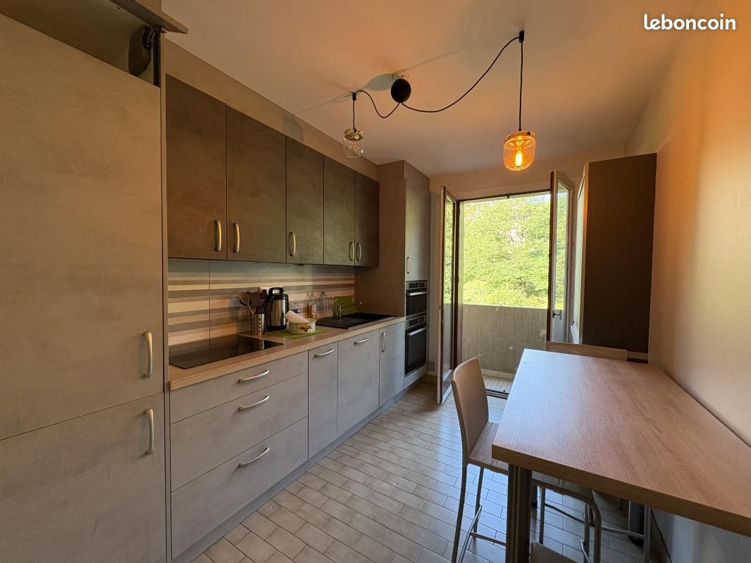 Appartement 3 pièces 70 m² · à Le Puy-en-Velay · 70 m² · 880 €/mois