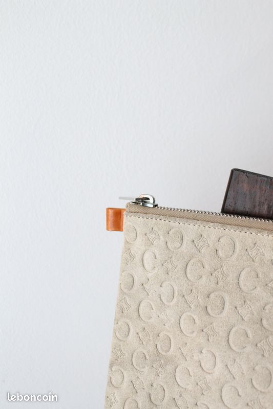Céline pochette en daim motif Triomphe gris / camel (image 3)