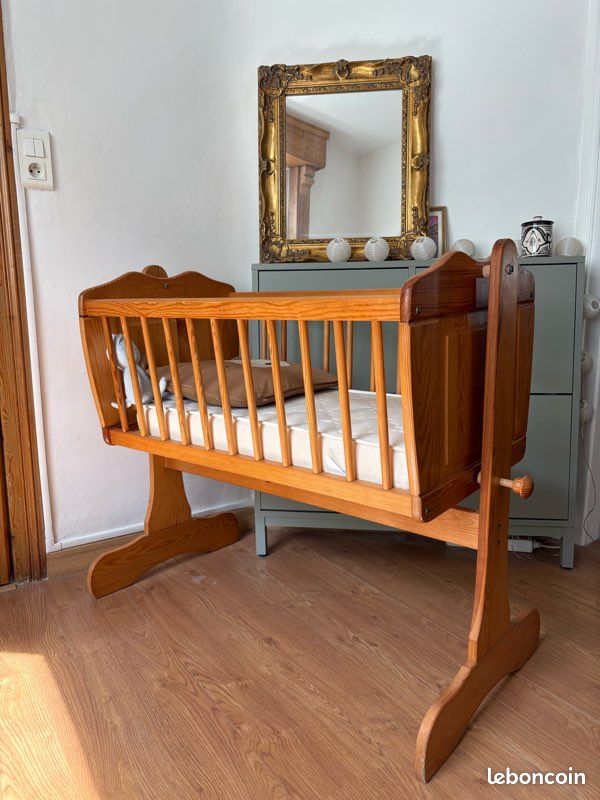 Lit Bébé en bois (image 1)