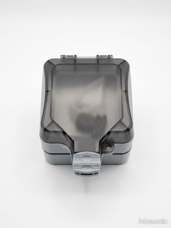 Prise Extérieure Étanche grade IP66 avec Interrupteur et Témoin Lumineux LED (image 1)